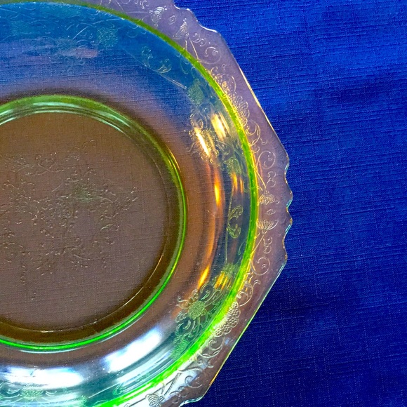 Green Florentine Depression Glass Berry Bowl - Picture 5 of 10